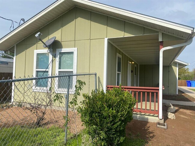 Building Photo - 601 N Bastrop St