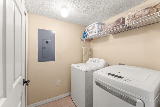 Building Photo - 2782 Sun Key Pl