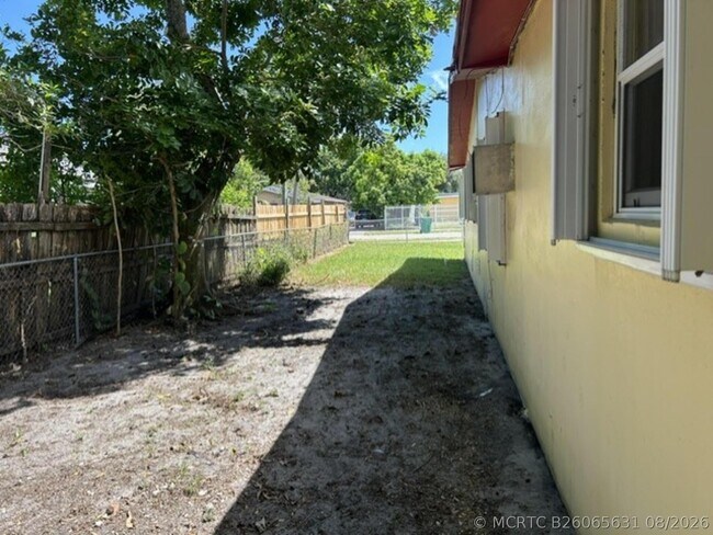 Building Photo - 1337 NW 112th Terrace
