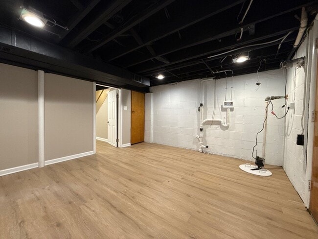 Building Photo - Beautiful 3 Bedroom 2 Bath House In Parkville