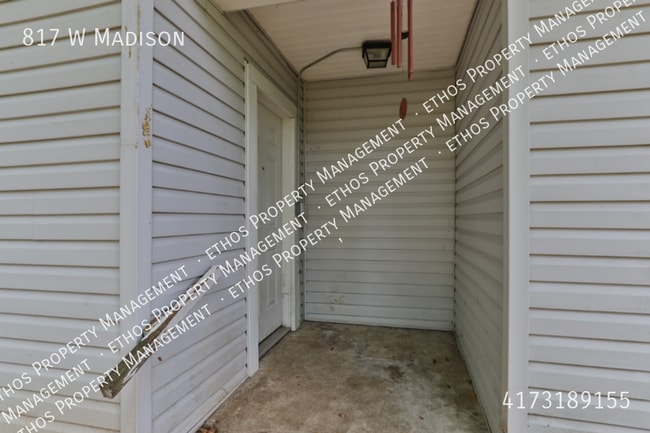 Building Photo - 817 W Madison-