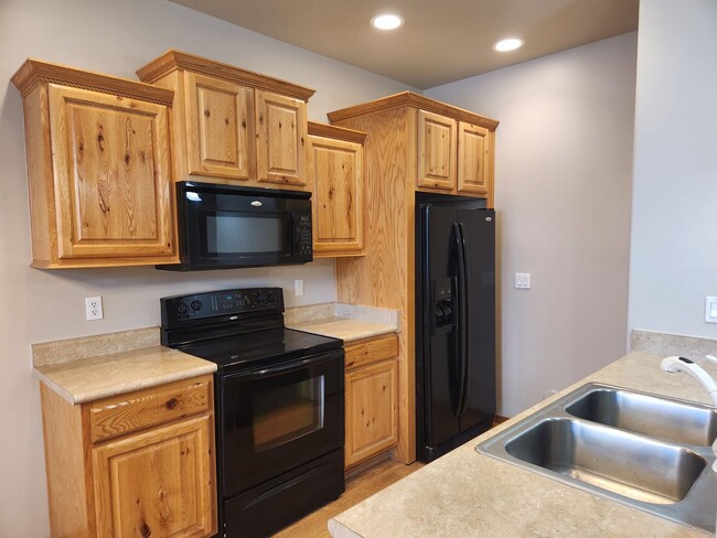 Building Photo - 200 E Malibu Dr