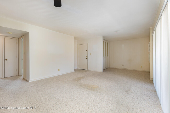 Building Photo - 105 E Colonial Ct