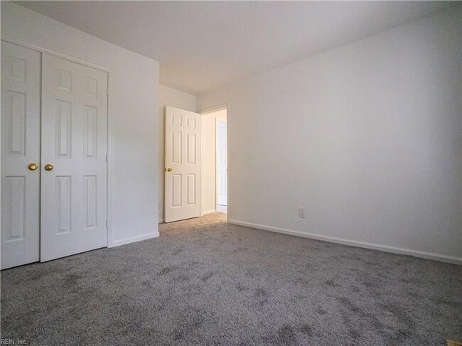 Building Photo - 2407 Rennie Dr