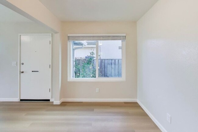 Building Photo - 451 Ruth Ct