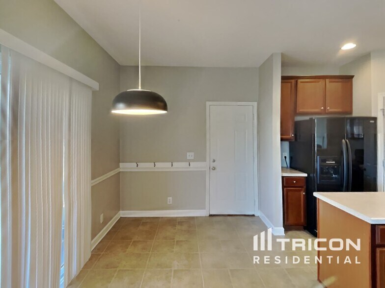 Building Photo - 1307 Creekside Dr