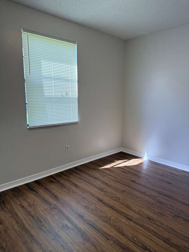 Building Photo - 472 Crabapple Ct