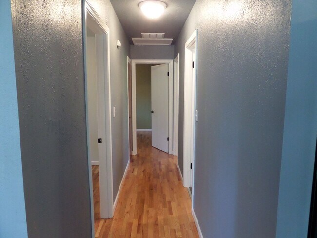 Building Photo - Super Cute & Updated 3 Bedroom House FOR R...