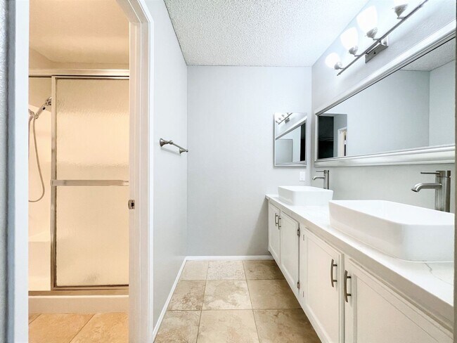 Building Photo - Charming Townhome in Desirable Calavera Hills!