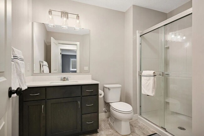 Building Photo - Absolutely stunning woodbury property for lease!