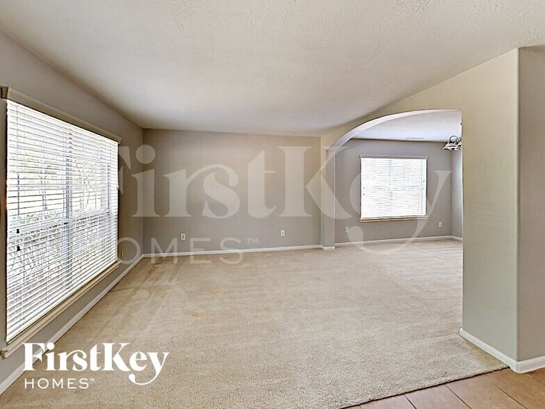 Building Photo - 15207 Green Whisper Dr