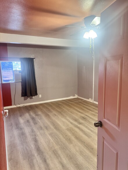 Master bedroom with ac - 3064 Inez St