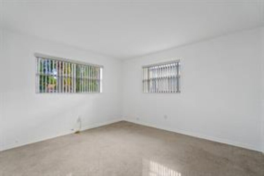 Building Photo - 50 NE 45th Ct