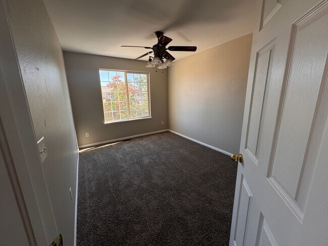 Building Photo - Newly Remodeled 3 Bedroom Home in Claremon...