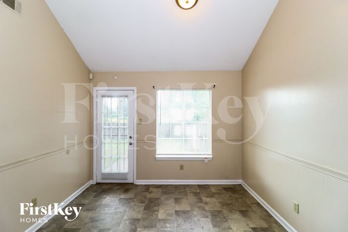 Building Photo - 5582 Oak Branch Cir N