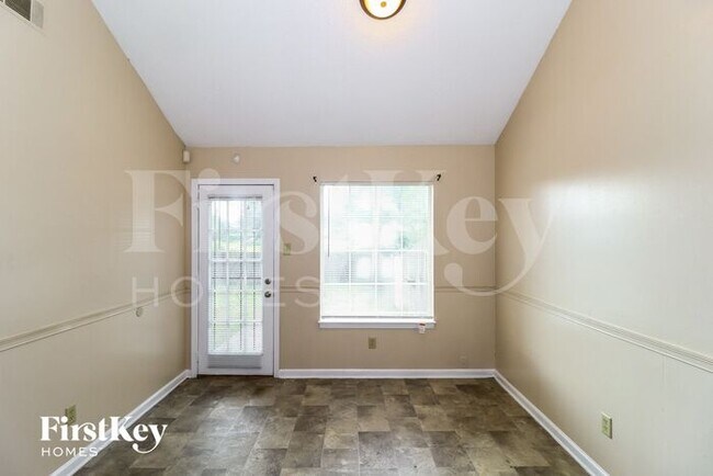 Building Photo - 5582 Oak Branch Cir N