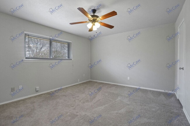 Building Photo - 213 Gregory Dr