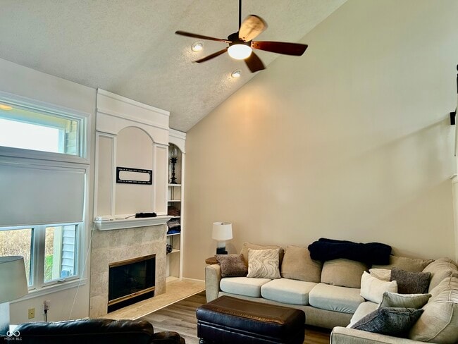 Building Photo - 312 Carriage Ln