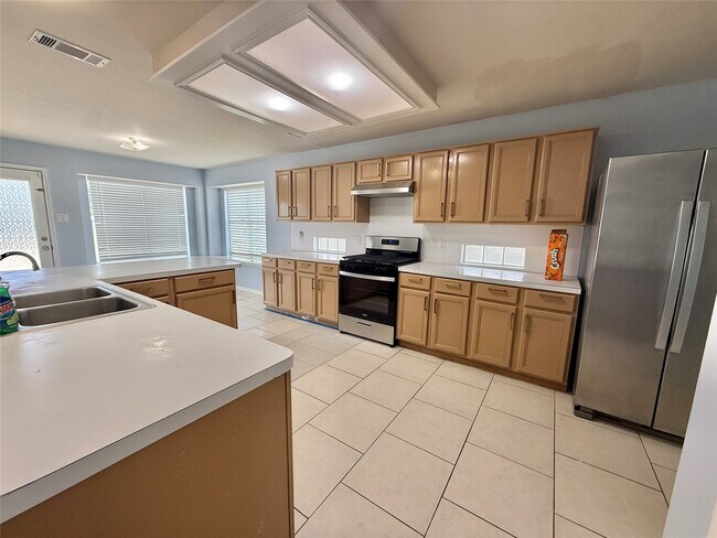 Building Photo - 14802 Bellflora Ct