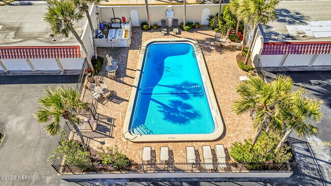 Building Photo - 10 10th St