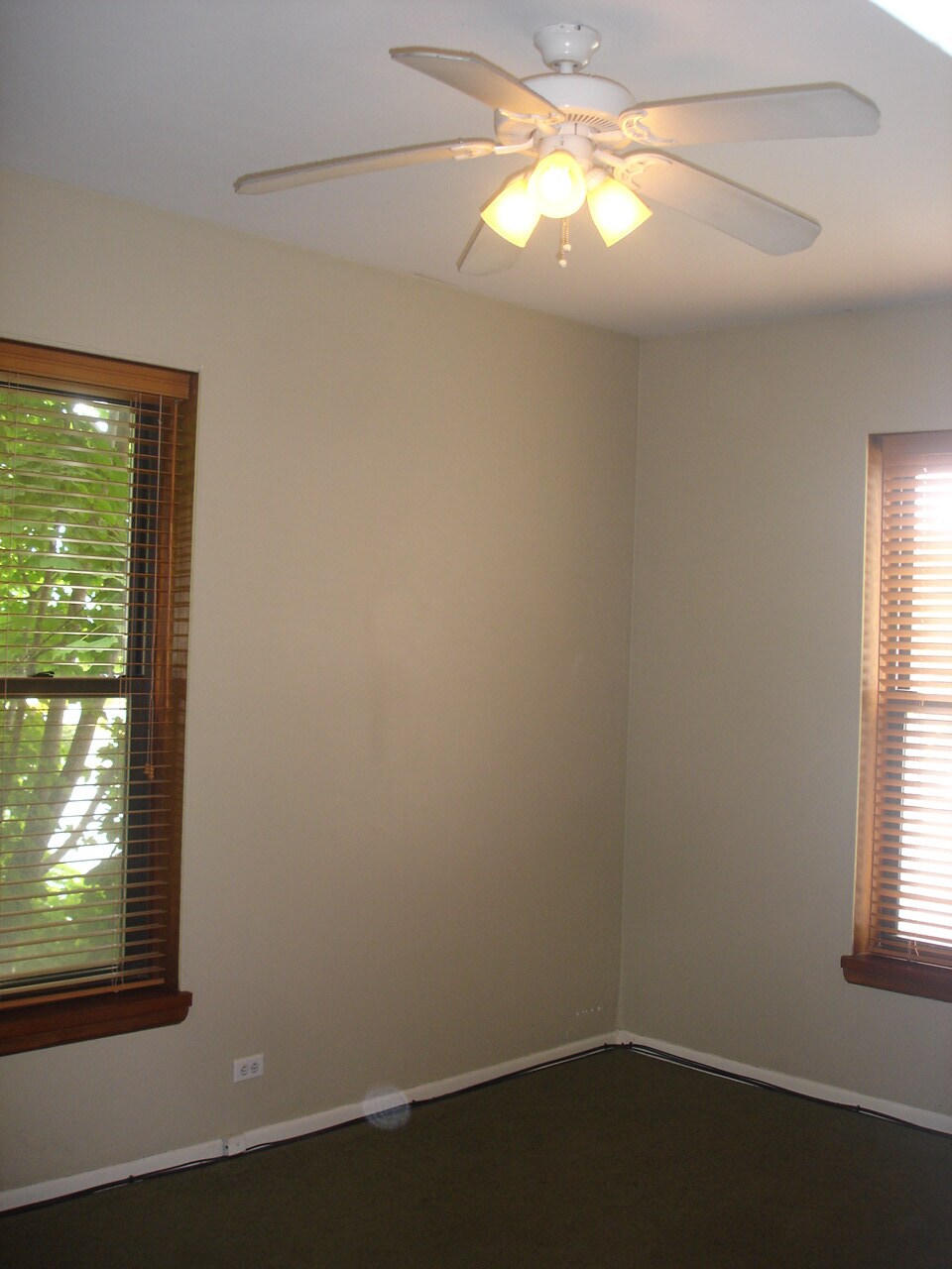 huge south bedroom: 11x17 ft (w/ceiling fan) - 756 W California Ter