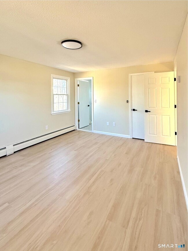 Building Photo - 47 Crestwood Dr