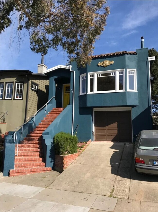Primary Photo - Jewel Of The Sunset! 3 bed/1 bath house ac...