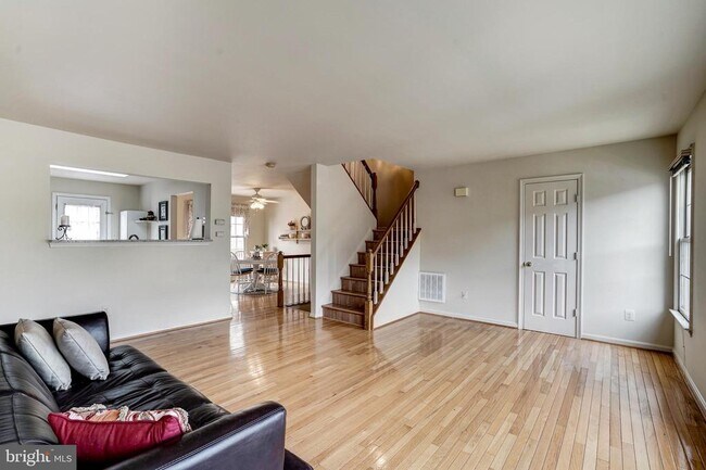 Building Photo - 5518 Sully Lake Dr