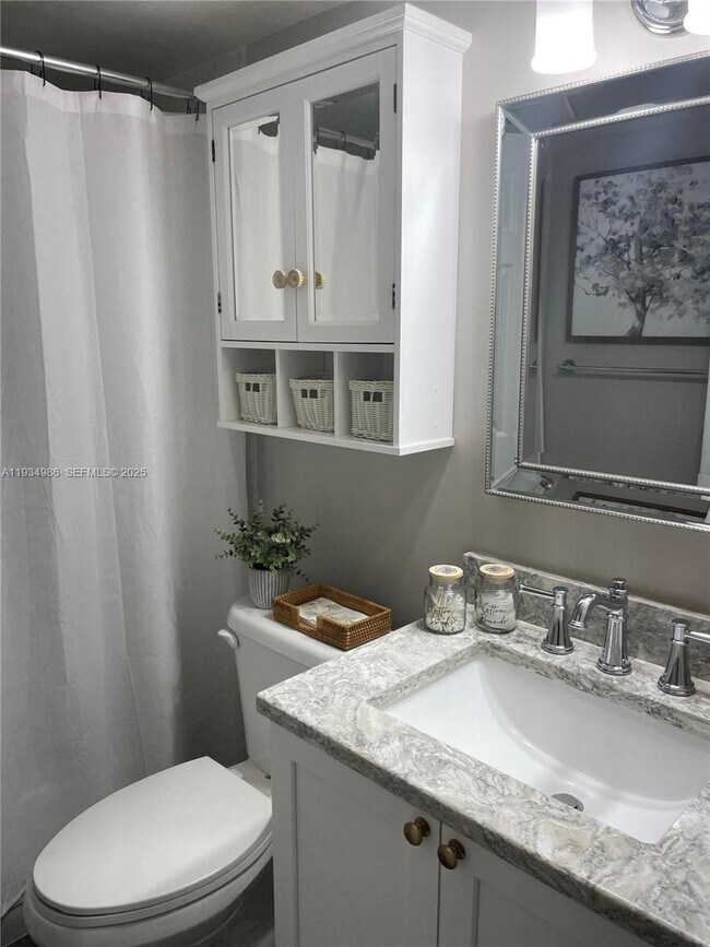 Building Photo - 7370 S Ocean Dr