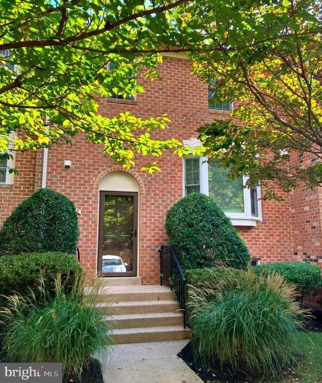 Building Photo - 10195 Valentino Dr