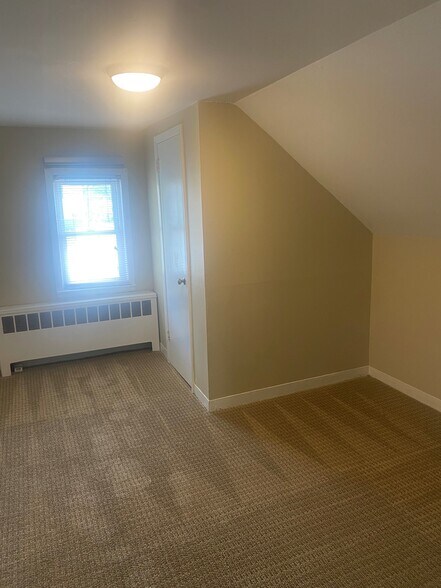 Building Photo - 178 Elwood Ave