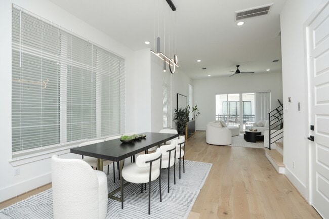 Building Photo - 5704 Fairdale Ln