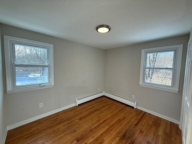 Building Photo - Newly Renovated 4 Bed 2 Bath Single Family Home available NOW!