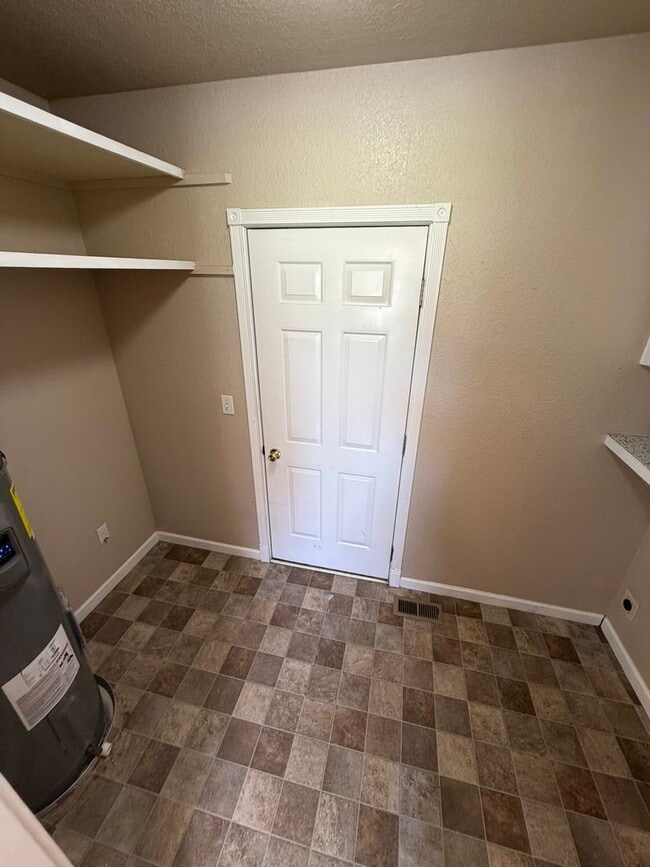 Building Photo - Beautiful 2 Bedroom on a Large Corner Lot!