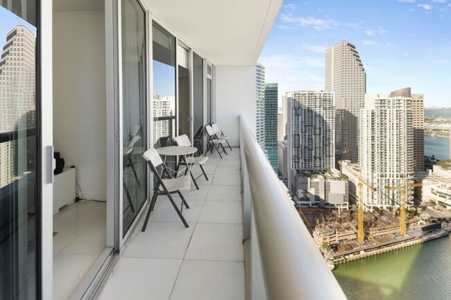 Building Photo - 485 Brickell Ave