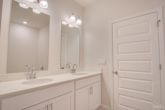 Building Photo - 8422 Riverstone Dr