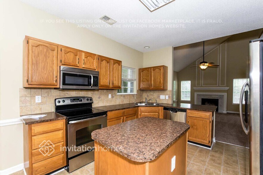 Building Photo - 1327 Yorkshire Pl NW