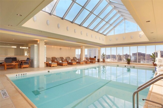 Building Photo - 1 Renaissance Square