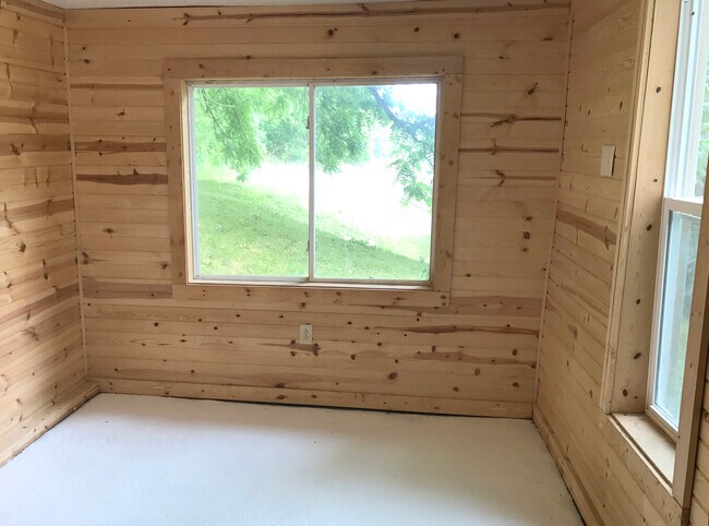 Building Photo - 1374 E Canal St