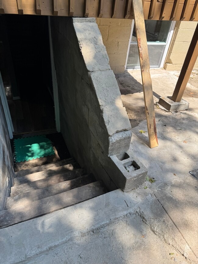 Building Photo - 1335 Yecker Ave