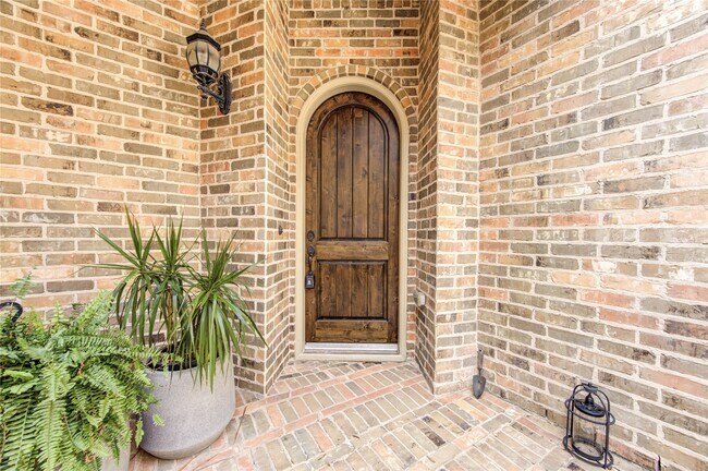 Building Photo - 14510 Tivoli Dr