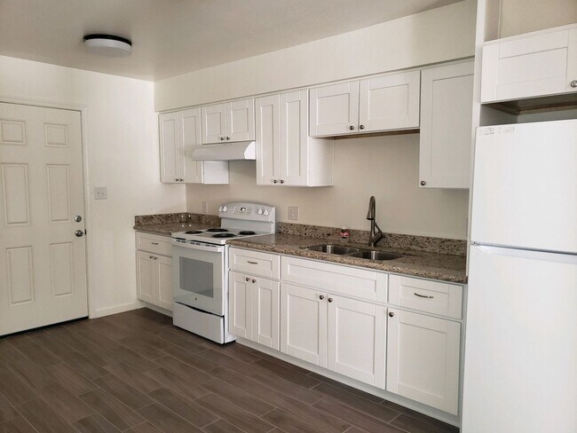 Building Photo - Maple Ave - Triplex