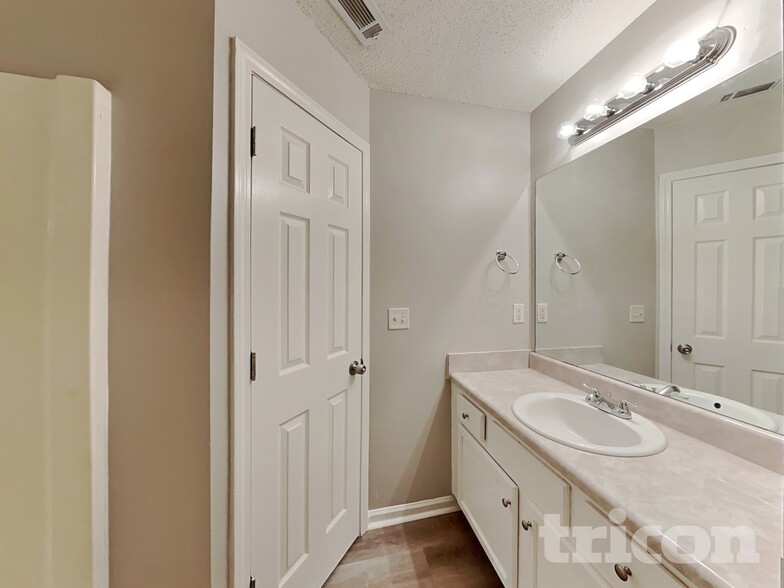 Building Photo - 82 Pinnacle Point Way