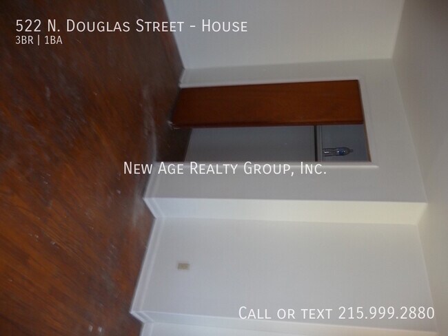 Building Photo - 522 N Douglas St