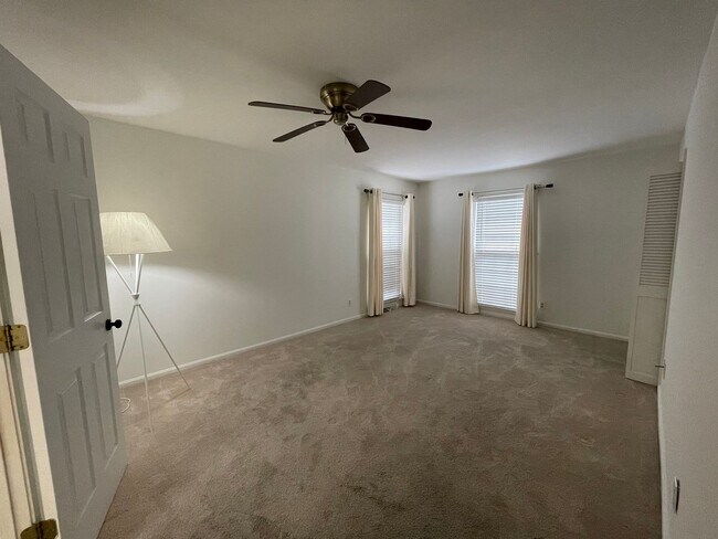 Building Photo - Large 4/4 House in Maplewood $2,650