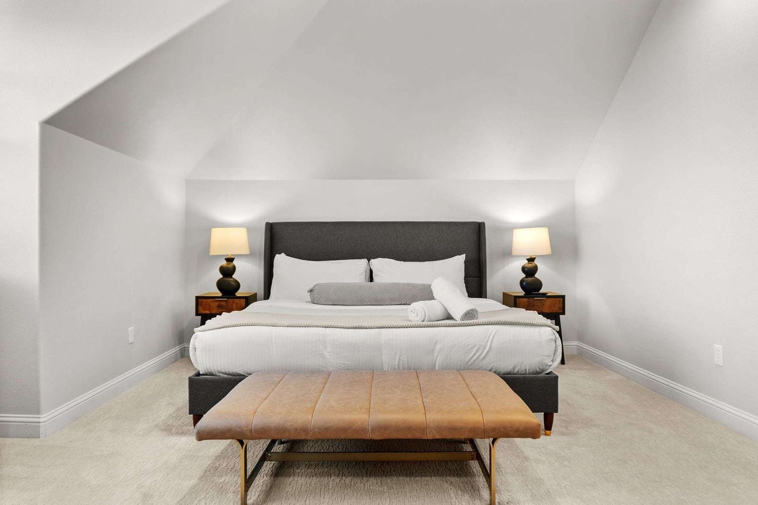 Building Photo - 200 Cove Dr