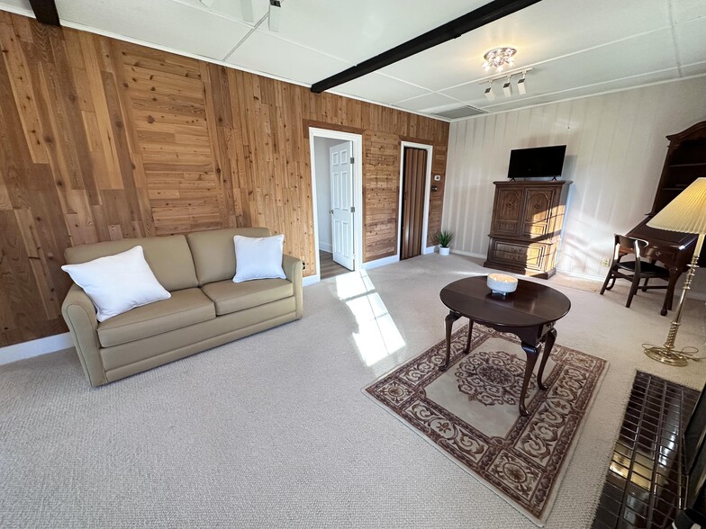 Building Photo - 7445 Orion Ave