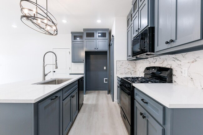 Building Photo - 1704 Elkhart Ave