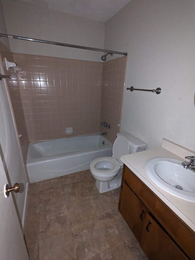 Building Photo - 2983 Bay Shore Dr