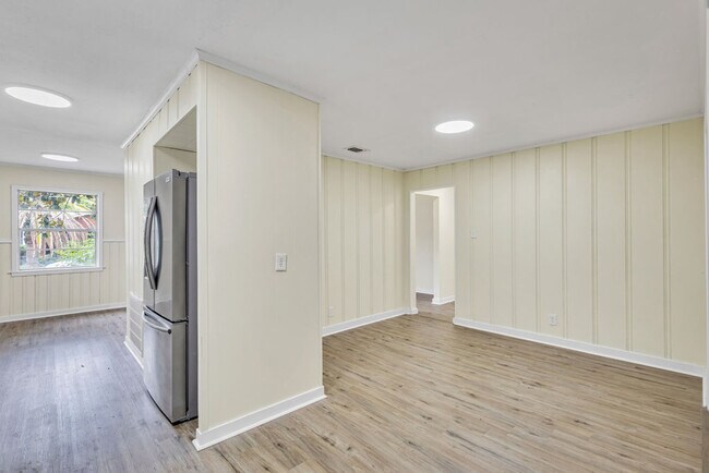 Building Photo - 2053 South Dr